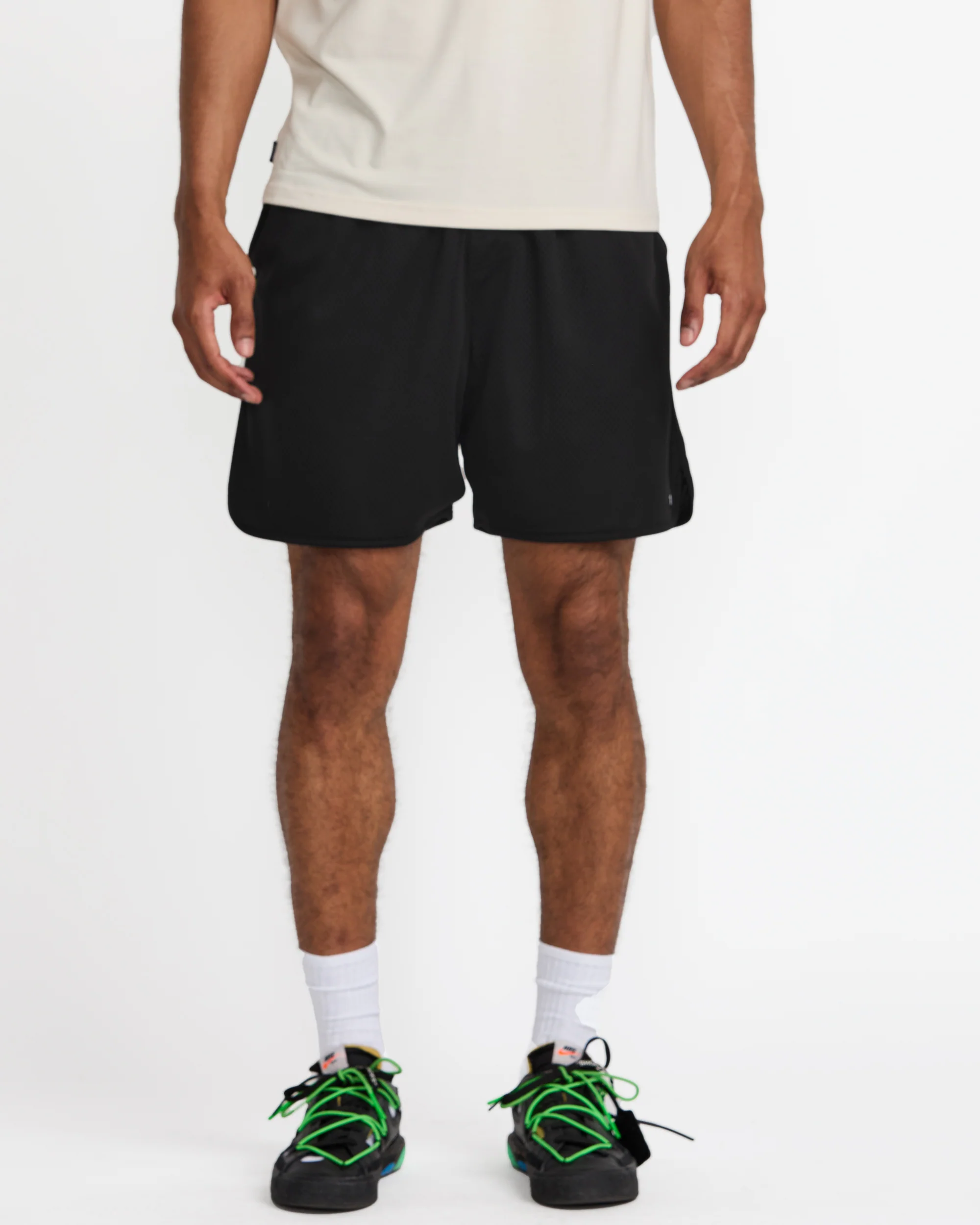 VA Essential Mesh Short 18" Short